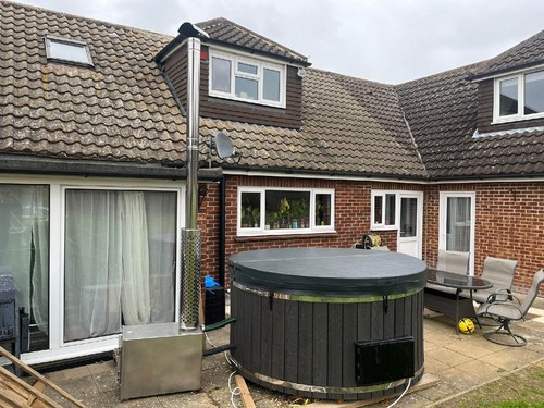 Hot tub with - tub, external