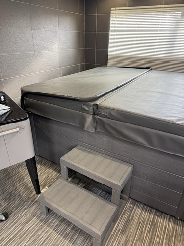 Hot tub seater - hot,