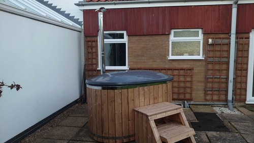 Fiberglass wooden hot tub - wooden,