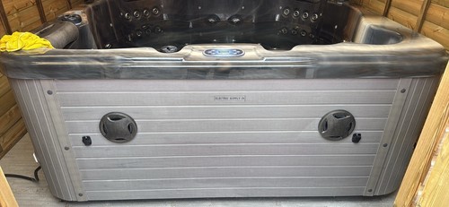 Hot tub used - hot,